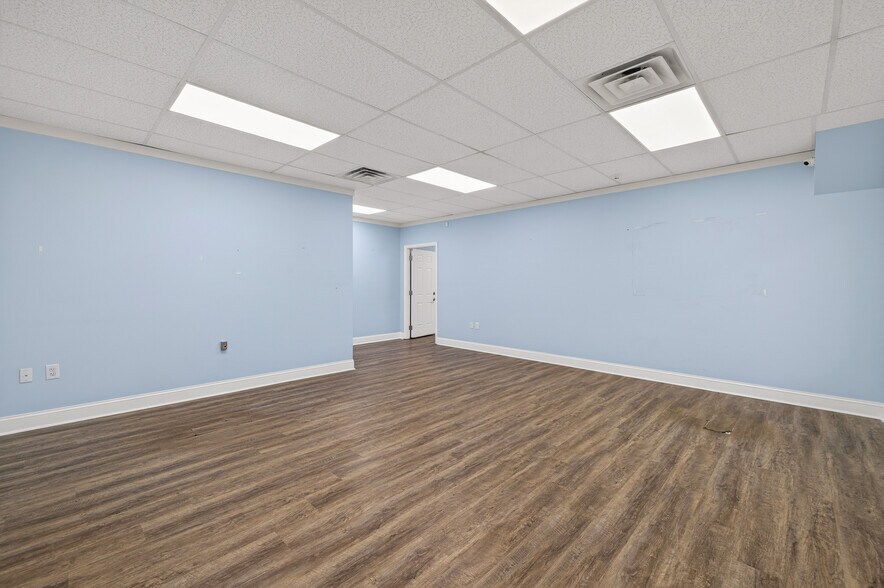 More Photos Of 4109 Robinson St, Covington Freestanding For Sale