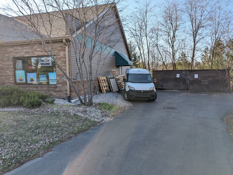 More Photos Of 3311 South Airport Rd, Traverse City Storefront Retail Office For Lease