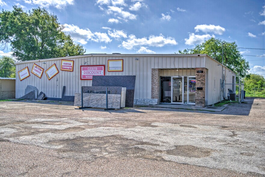 More Photos Of 1016 Voss Ave, Odem Warehouse For Sale