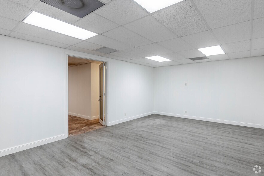 More Photos Of 4120-4132 NW 10th Ave, Fort Lauderdale Warehouse For Lease
