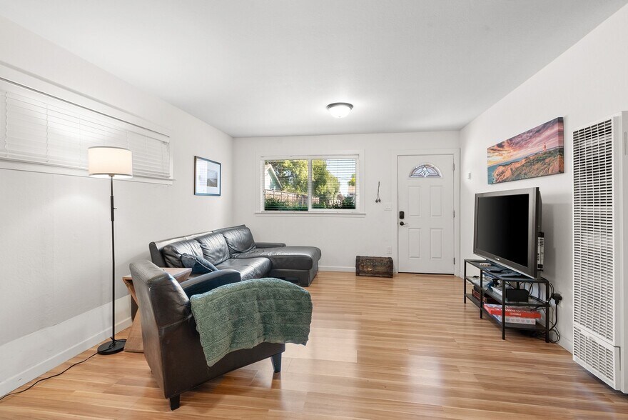 More Photos Of 420 Capitola Road Ext, Santa Cruz Apartments For Sale