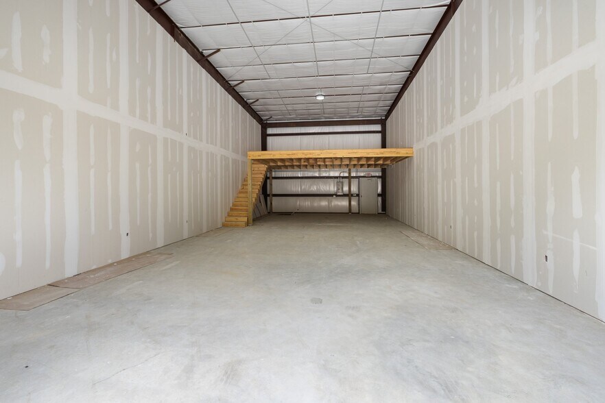 More Photos Of 17214 Huffmeister Rd, Cypress Showroom For Sale