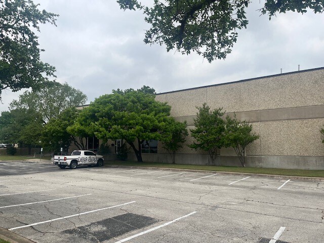 More Photos Of 10420 Metric Blvd, Austin Warehouse For Lease