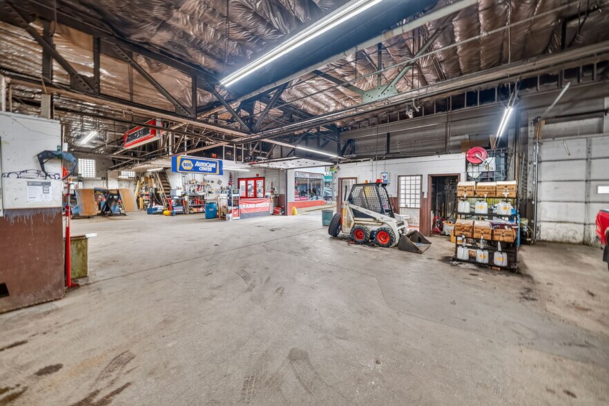 More Photos Of 5009 Xerxes Ave S, Minneapolis Auto Repair For Sale
