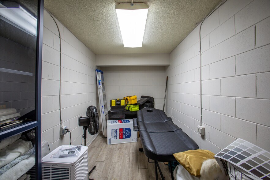 More Photos Of 1500 South St, Leesburg Storefront Retail Office For Sale