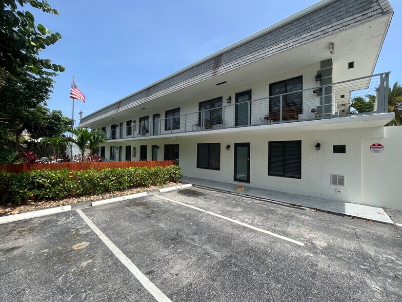 More Photos Of 2638 Lake Dr, Riviera Beach Apartments For Sale