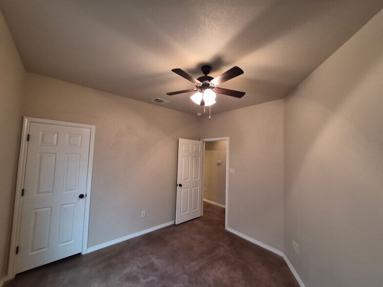 More Photos Of 698 Saengerhalle Rd, New Braunfels Apartments For Sale
