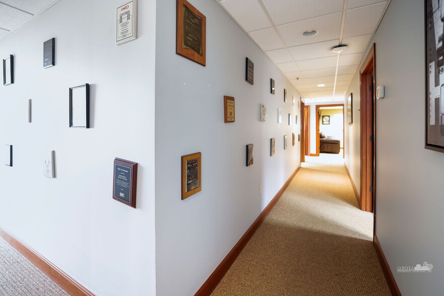 More Photos Of 2200 W Highway 13 W, Burnsville Warehouse For Lease