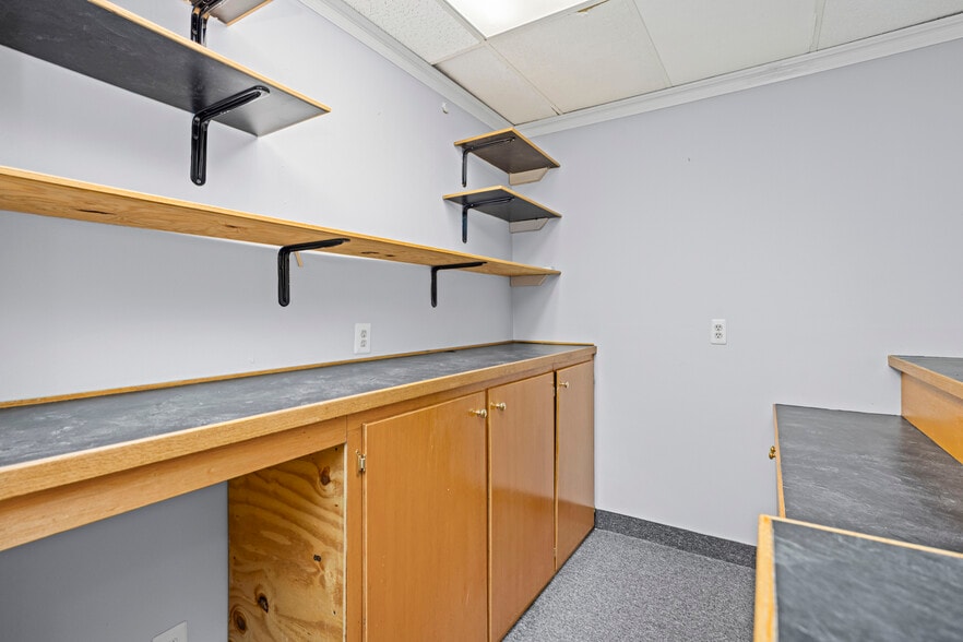 More Photos Of 30521 Schoenherr Rd, Warren Medical For Lease