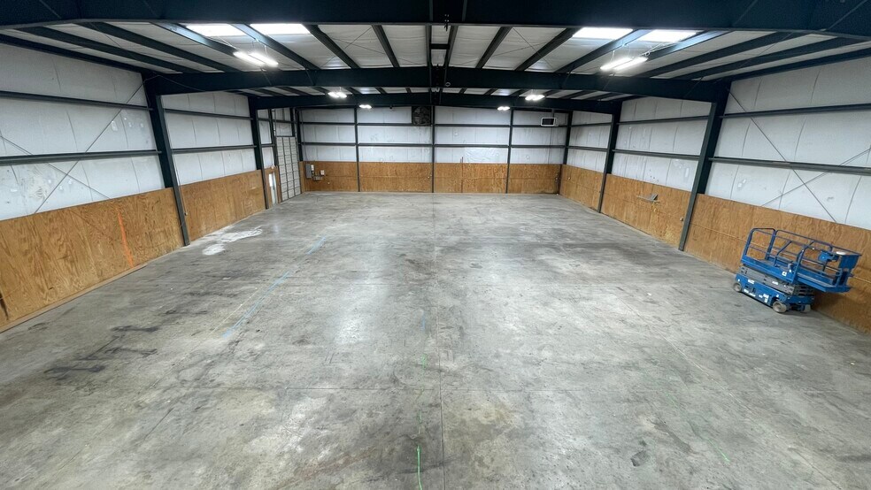 More Photos Of 220 Scotland Dr, Alabaster Warehouse For Lease