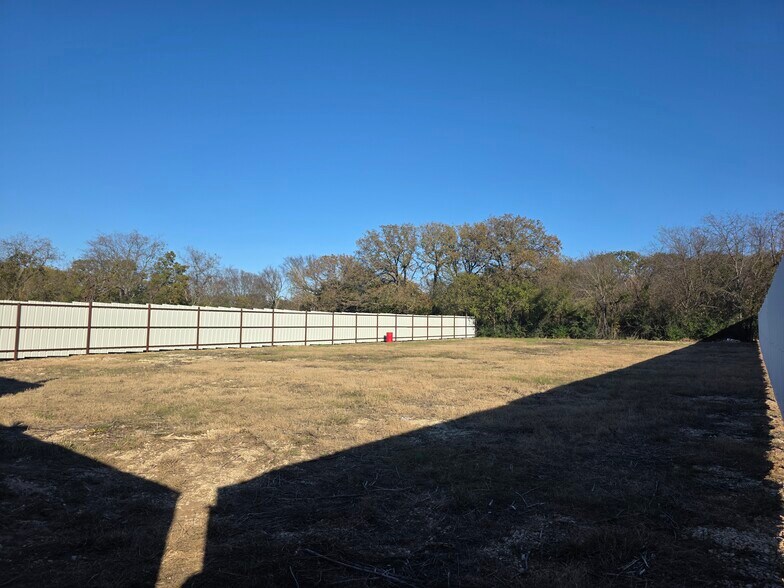 More Photos Of 870 N Mayhill Rd, Denton Industrial For Lease