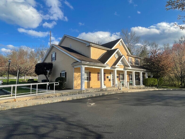 More Photos Of 66 Buck Rd, Southampton Medical For Lease