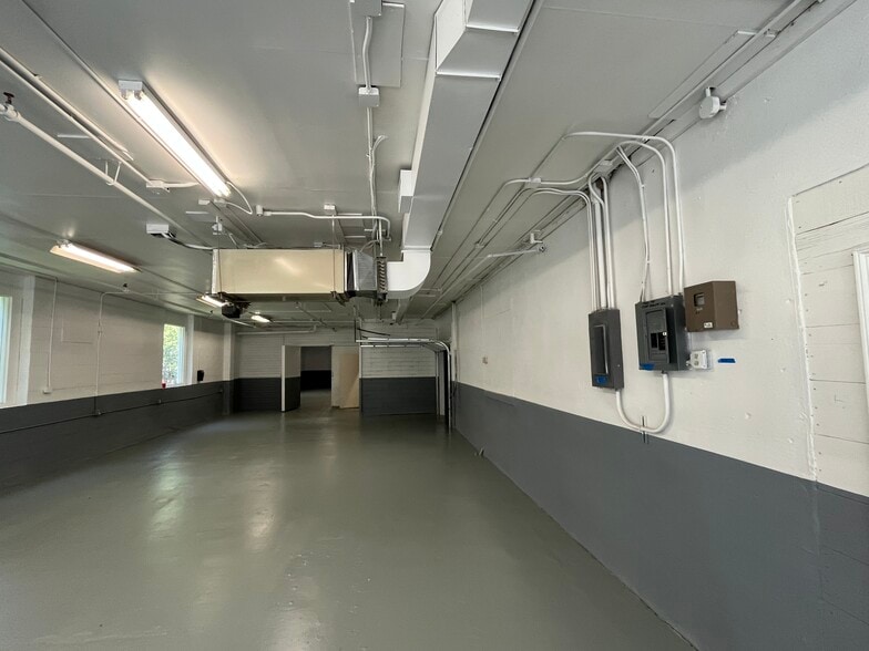 More Photos Of 23 Pearl St, Norwalk Manufacturing For Lease