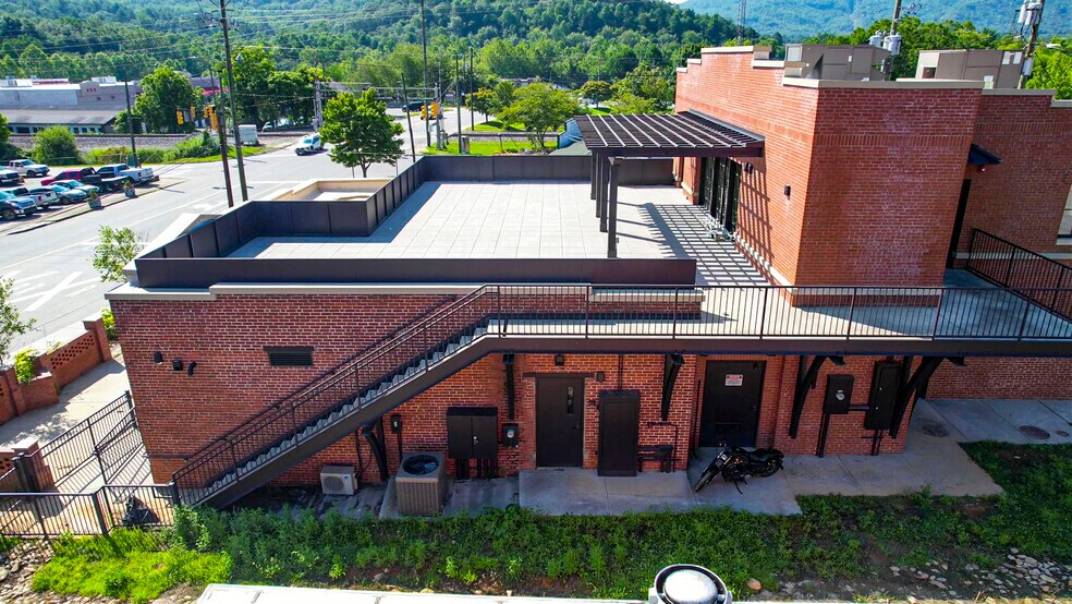 More Photos Of 128 Broadway St, Black Mountain Restaurant For Sale