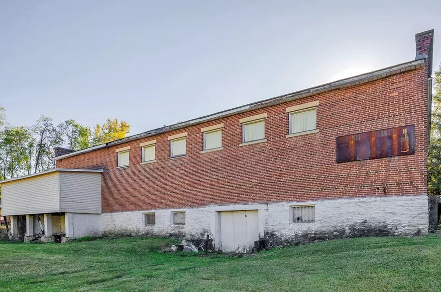 More Photos Of 0 Depot St, Slickville Warehouse For Sale