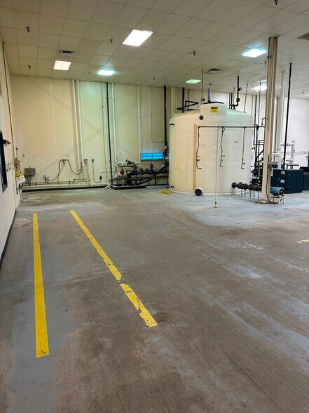 More Photos Of 2111 E 17th St, Des Moines Warehouse For Sale