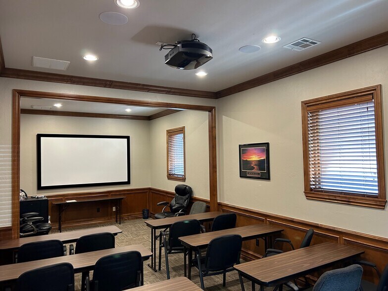 More Photos Of 1000 NW 139th Street Pky, Oklahoma City Office For Lease