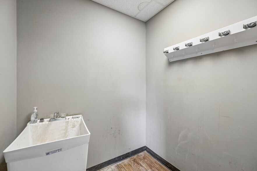 More Photos Of 1311 W College St, Murfreesboro Industrial For Sale