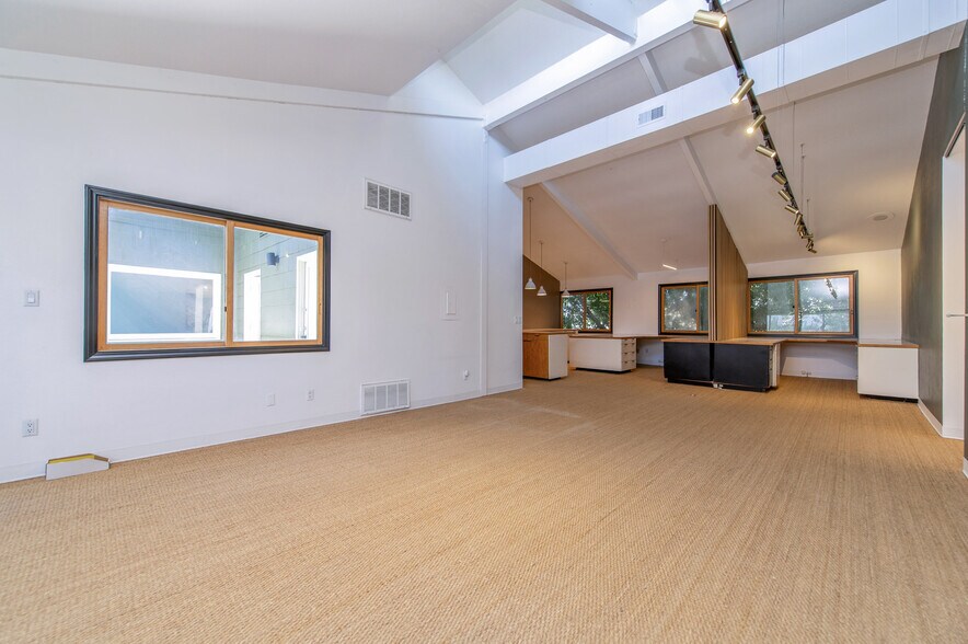 More Photos Of 2482 Newport Blvd, Costa Mesa Loft Creative Space For Lease
