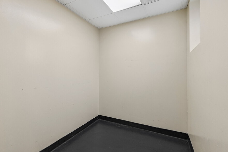 More Photos Of 102 N Rogers St, Aberdeen Restaurant For Sale