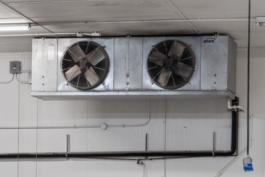 More Photos Of 25 Word St, Fairburn Warehouse For Sale