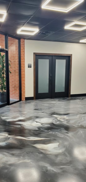 More Photos Of 3101 N Hemlock Cir, Broken Arrow Office For Lease