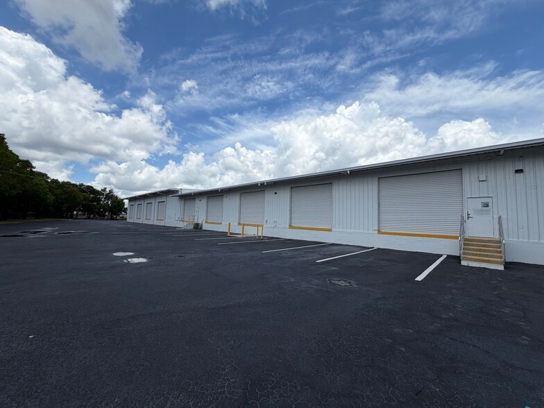 More Photos Of 2666 Prince St, Fort Myers Warehouse For Sale