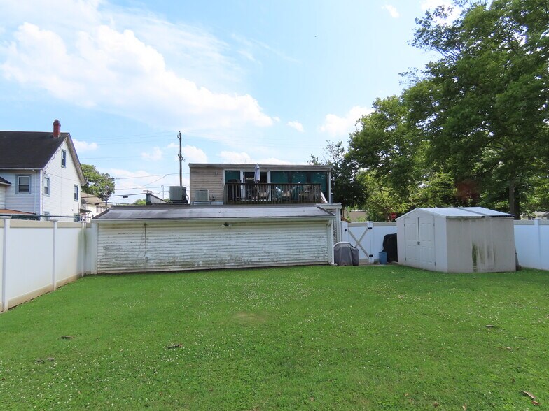 More Photos Of 329 Otter St, Bristol Flex For Lease