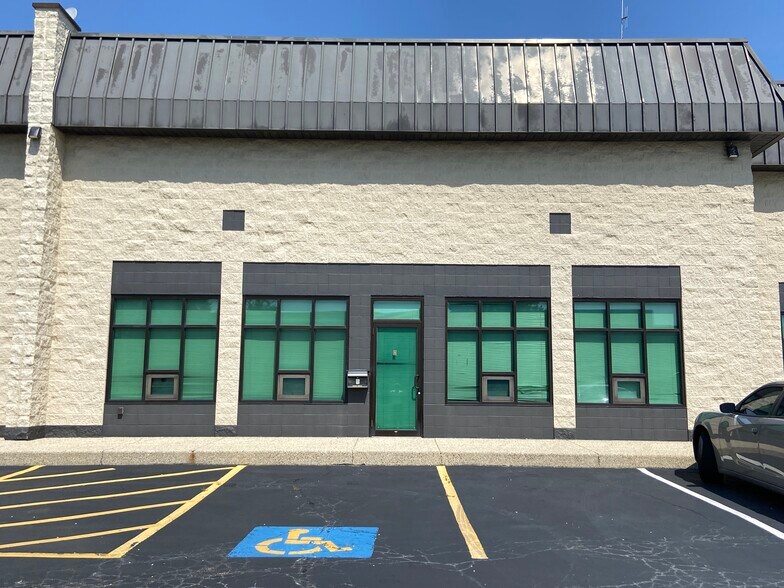 More Photos Of 8404 S Wilmette Ave, Darien Light Manufacturing For Lease