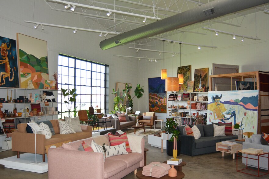 More Photos Of 2530-2532 Converse St, Dallas Light Manufacturing For Sale