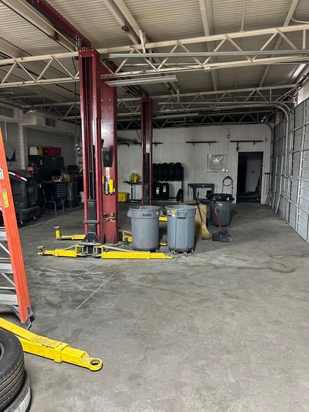 More Photos Of 4218 N Central Ave, Phoenix Auto Repair For Lease