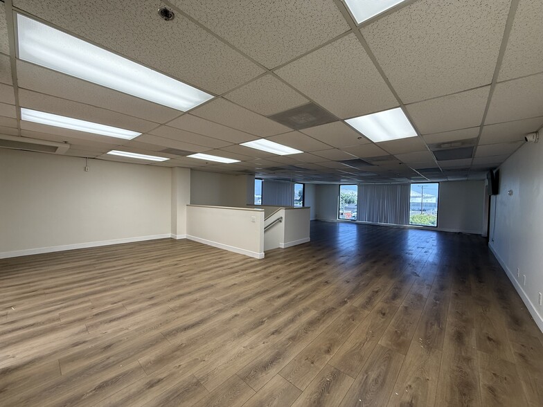 More Photos Of 2280 E Curry St, Long Beach Manufacturing For Lease
