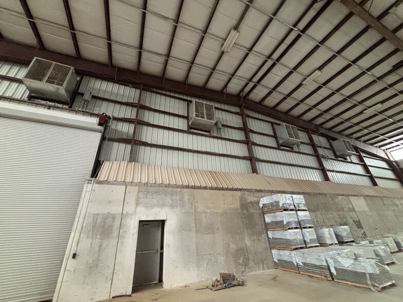 More Photos Of 16448 Old Corpus Christi Rd, Elmendorf Warehouse For Lease