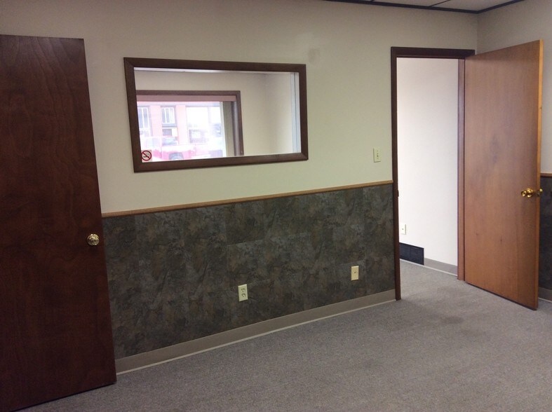 More Photos Of 707-709 Main St, Beech Grove Office For Sale