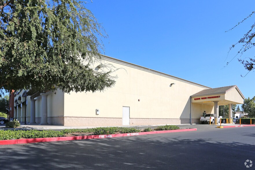 More Photos Of 7015 N West Ave, Fresno Drugstore For Lease