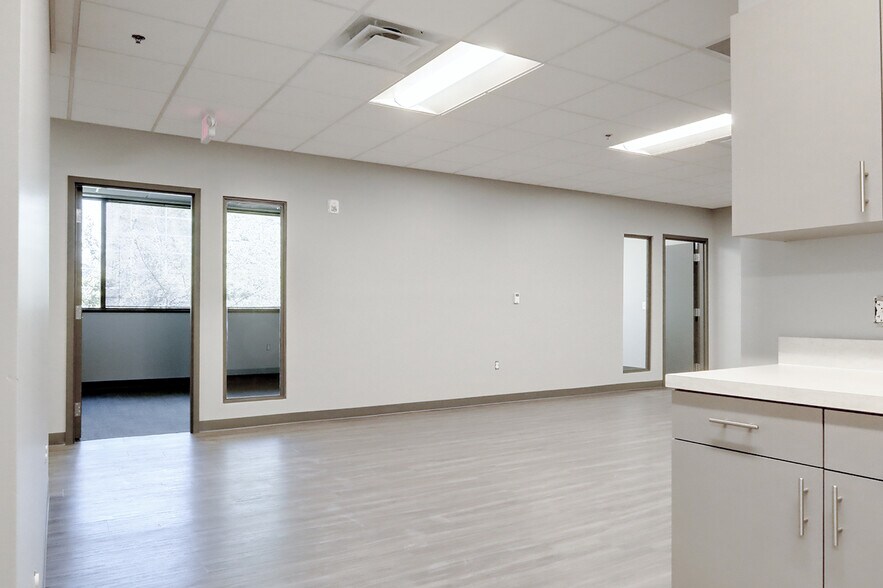 More Photos Of 800 Corporate Dr, Lexington Office For Lease