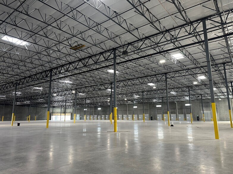 More Photos Of Sec Lamb & Colton, Las Vegas Unknown For Lease