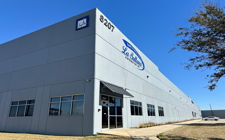 More Photos Of 8207 North Loop E, Houston Distribution For Lease
