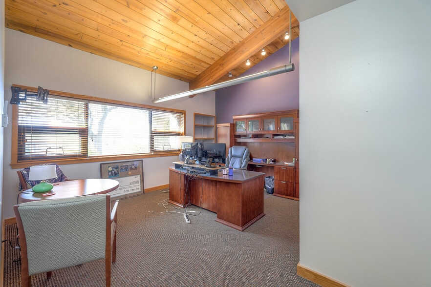 More Photos Of 8880 Ballentine St, Overland Park Office For Sale