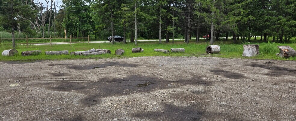 More Photos Of 35543 US-45, Lake Villa Flex For Sale