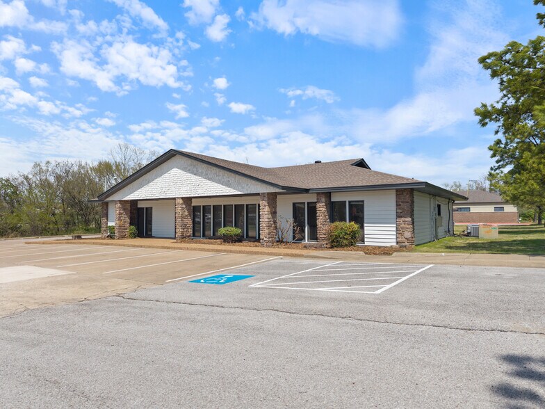 More Photos Of 2003 SE Walton Blvd, Bentonville Unknown For Lease