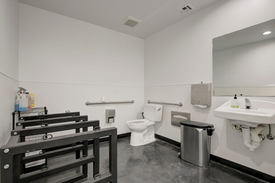 More Photos Of 18417 Bryant St, Northridge Service For Sale