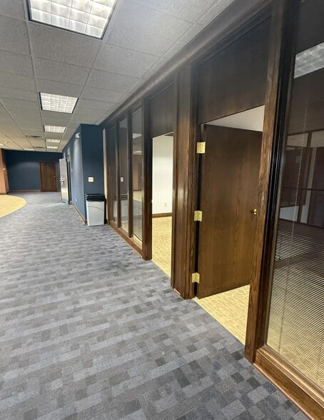 More Photos Of 223 E Spring St, New Albany Bank For Lease