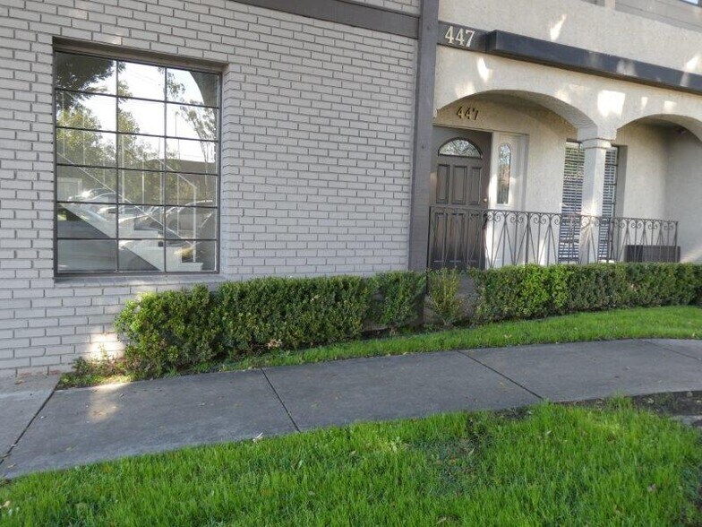 More Photos Of 447 W Burchett St, Glendale Office For Sale
