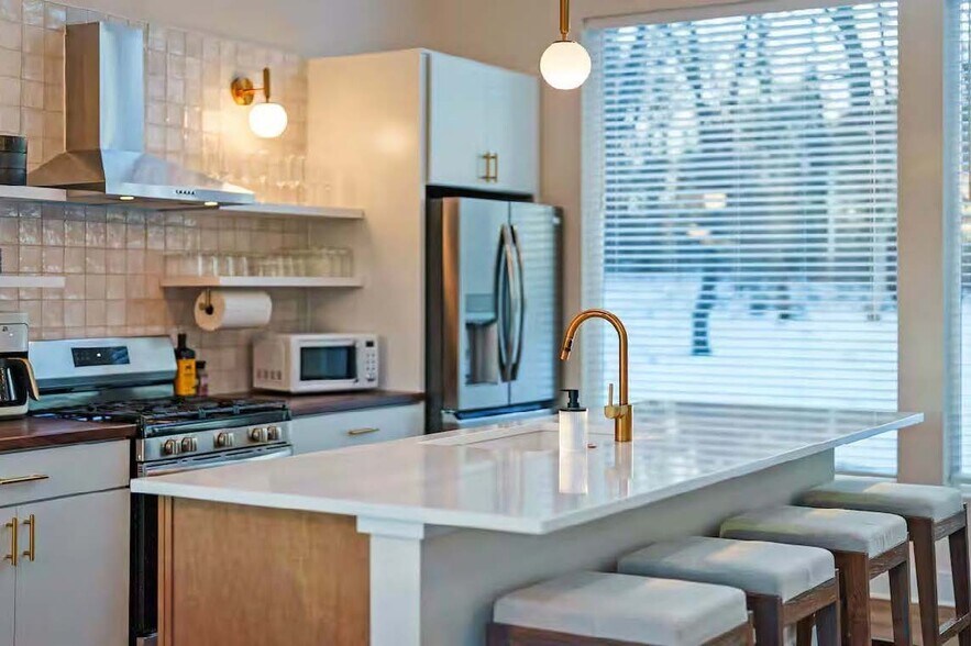 More Photos Of 25085-25349 Buena Vista Rd, Rockbridge Hotel For Sale