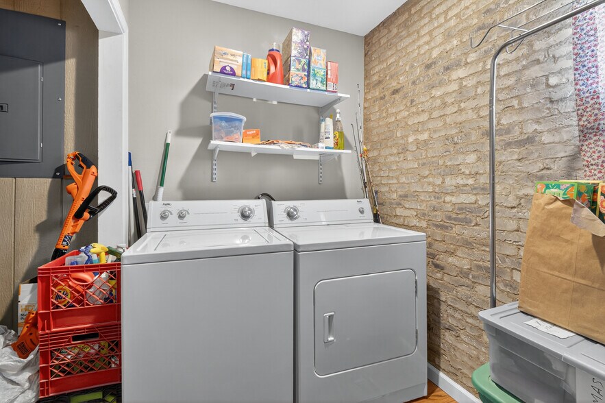 More Photos Of 638 Main St, Columbia Office For Sale