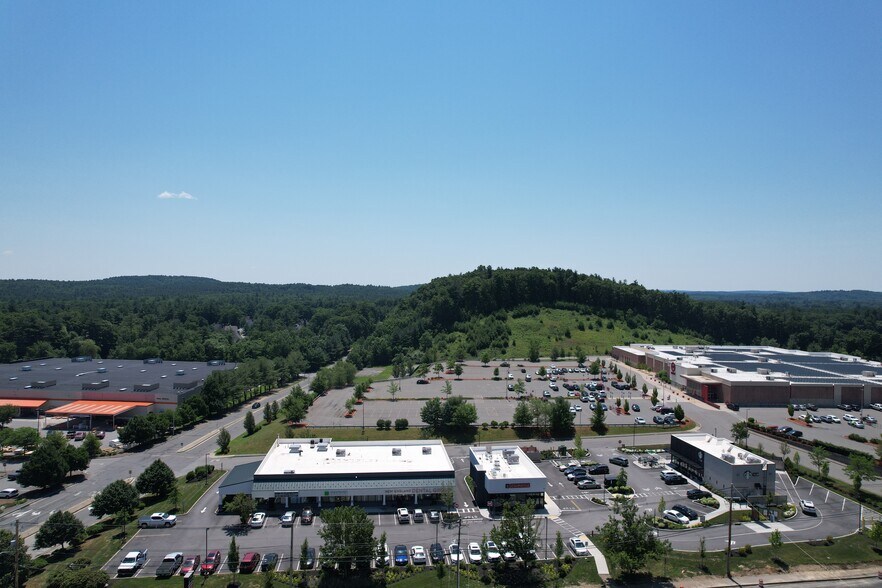 More Photos Of 661 Boston Post Rd E, Marlborough Storefront For Lease