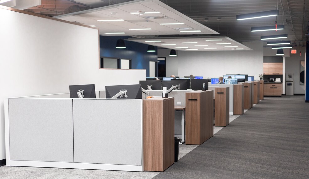 More Photos Of 3315 N Oak Tfwy, Kansas City Office For Lease