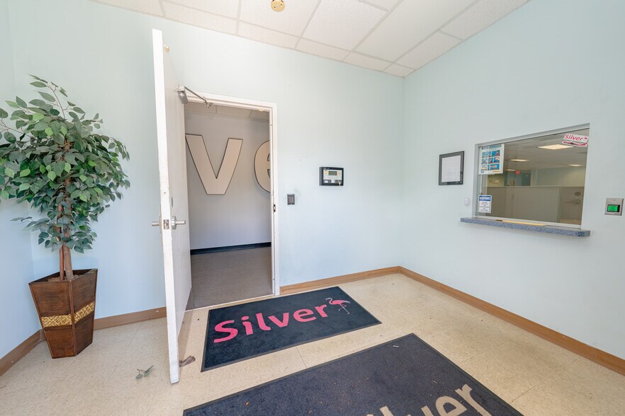 More Photos Of 2850 Greene St, Hollywood Light Manufacturing For Lease