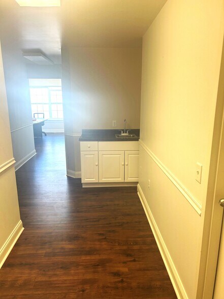 More Photos Of 408 Larch Cir, Wilmington Unknown For Lease